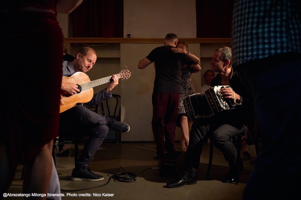 Duo Faryna-Satorre im Abrazatango Milonga Itinerante, Theater Olé. Wien, Österreich. 4. September 2022. Foto: Nico Kaiser
