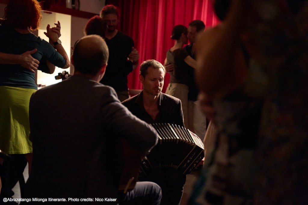 Duo Faryna-Satorre im Abrazatango Milonga Itinerante, Theater Olé. Wien, Österreich. 4. September 2022. Foto: Nico Kaiser
