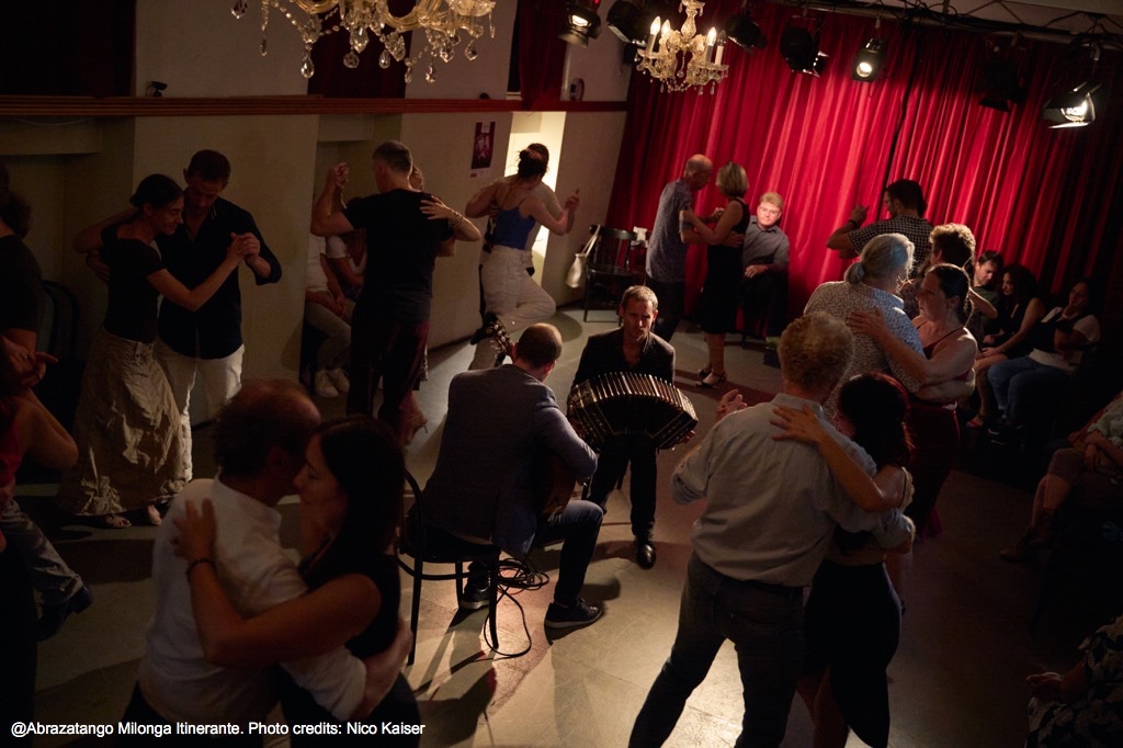 Duo Faryna-Satorre im Abrazatango Milonga Itinerante Vienna, Theater Olé. Wien, Österreich. 4. September 2022. Foto: Nico Kaiser