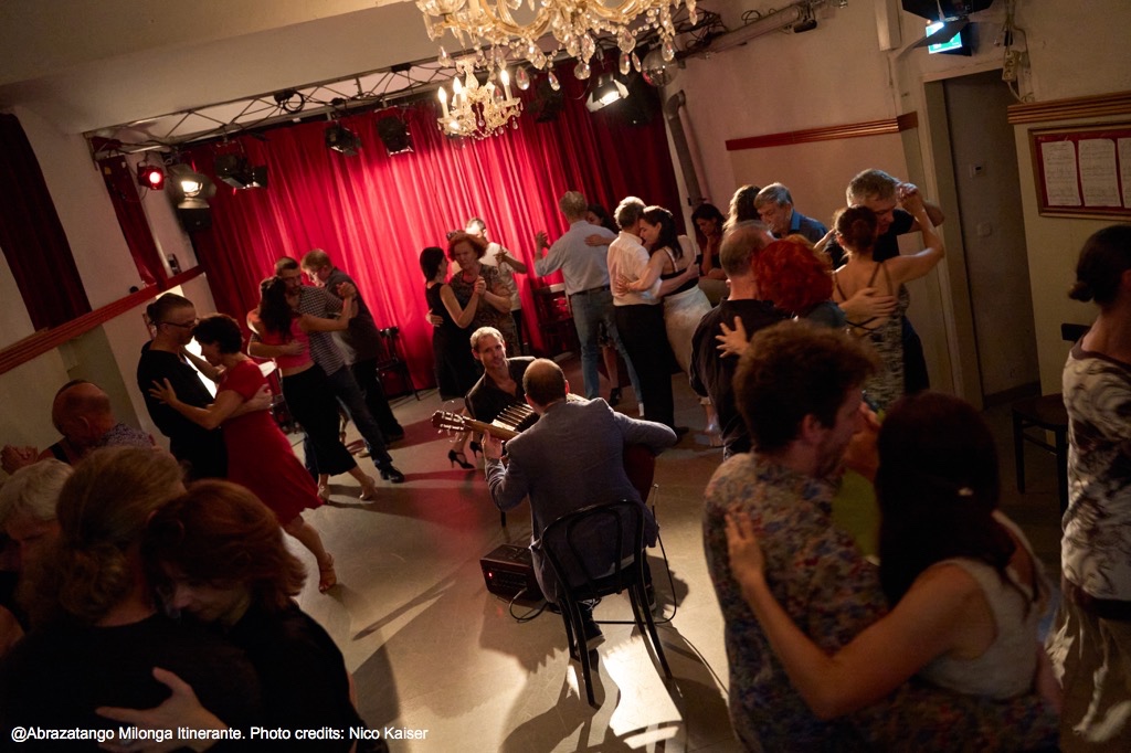 Duo Faryna-Satorre im Abrazatango Milonga Itinerante, Theater Olé. Wien, Österreich. 4. September 2022. Foto: Nico Kaiser