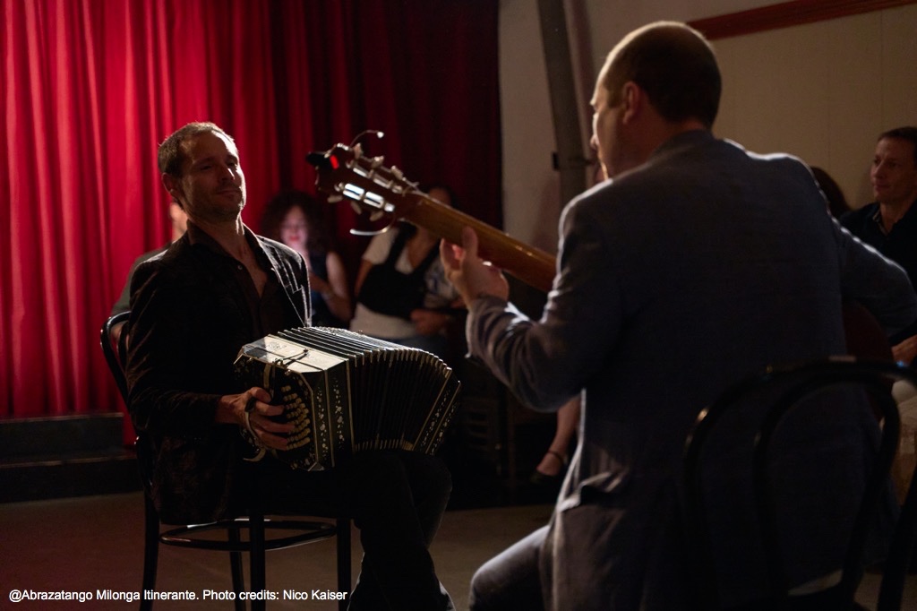 Duo Faryna-Satorre im Abrazatango Milonga Itinerante, Theater Olé. Wien, Österreich. 4. September 2022. Foto: Nico Kaiser
