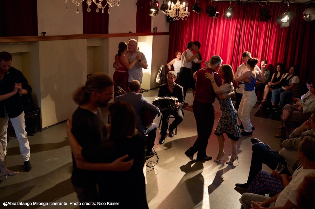 Duo Faryna-Satorre im Abrazatango Milonga Itinerante, Theater Olé. Wien, Österreich. 4. September 2022. Foto: Nico Kaiser