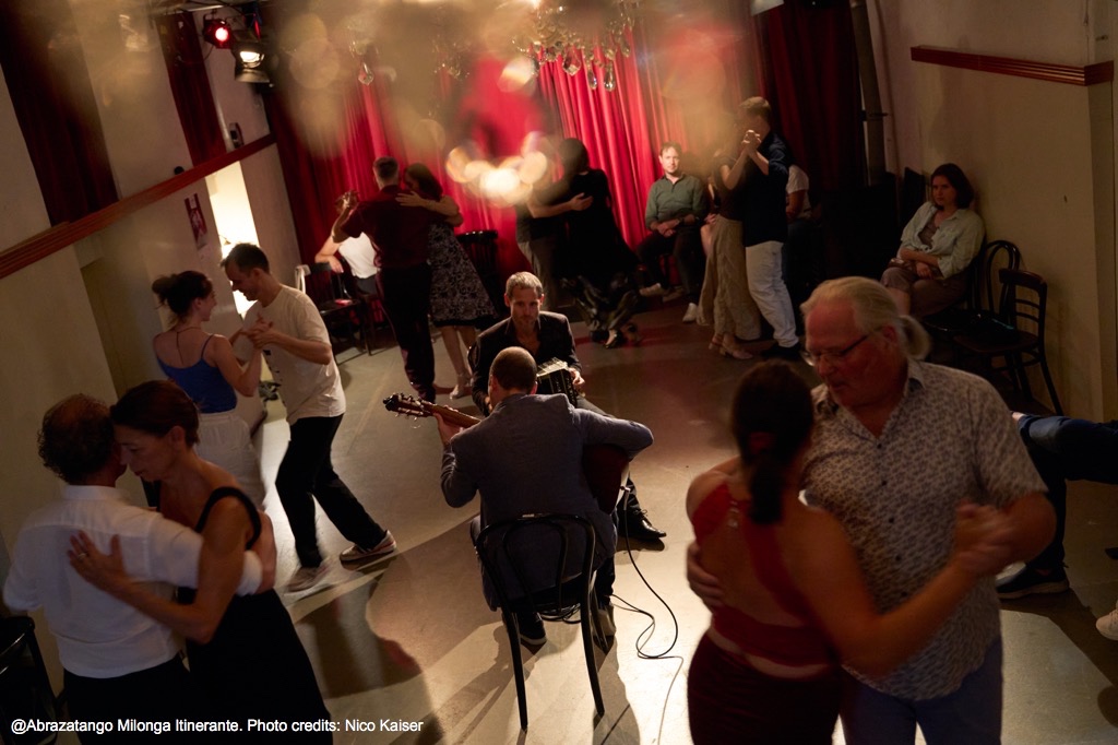 Duo Faryna-Satorre im Abrazatango Milonga Itinerante, Theater Olé. Wien, Österreich. 4. September 2022. Foto: Nico Kaiser