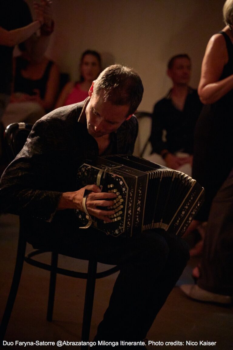 Duo Faryna-Satorre im Abrazatango Milonga Itinerante, Theater Olé. Wien, Österreich. 4. September 2022. Foto: Nico Kaiser