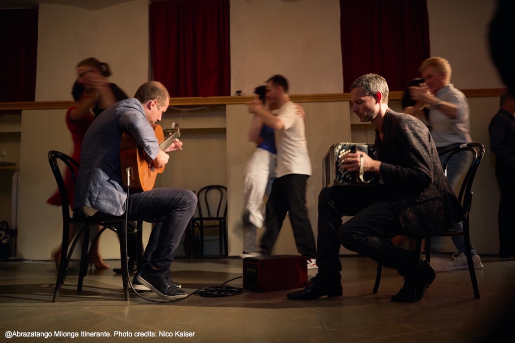 Duo Faryna-Satorre im Abrazatango Milonga Itinerante, Theater Olé. Wien, Österreich. 4. September 2022. Foto: Nico Kaiser